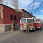 Incendio consume vivienda en la calle Simón Bolívar